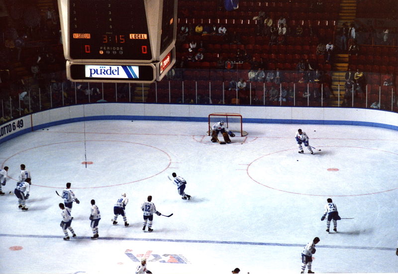 Français :   Période de réchauffement avant un match des Nordiques de Québec au Colisée de Québec, 1986
