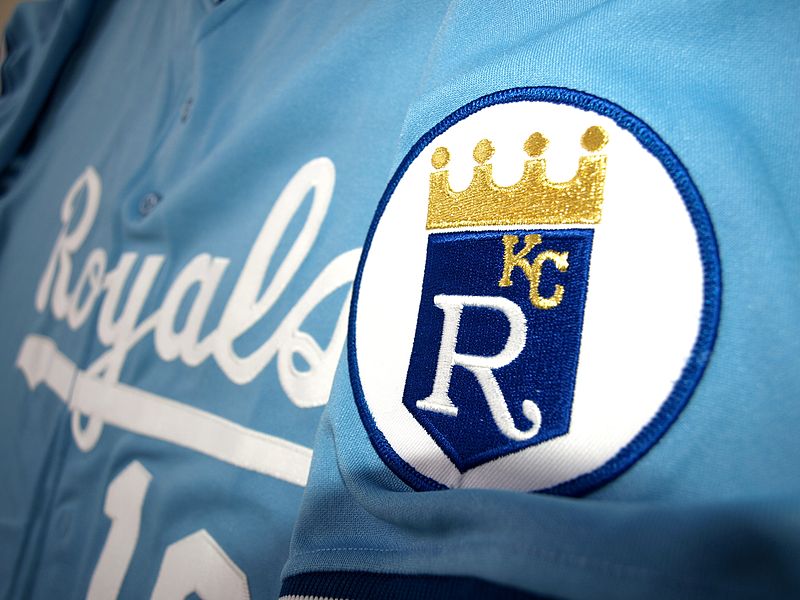 English:   A replica of the Kansas City Royals' 1989 away uniform, manufactured by Mitchell & Ness. The Royals wore the iconic powder blue away uniforms from 1973 to 1991 and was re-introduced as an alternate uniform in 2008.