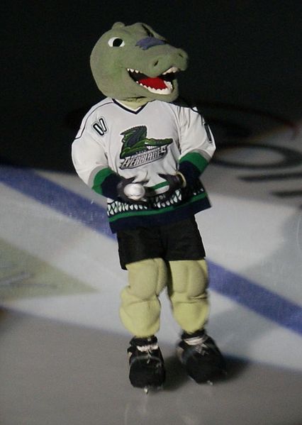 English:  Swampee, the mascot of the Florida Everblades, before a hockey game on May 2, 2012Français :  Swampee, la mascotte des Everblades de la Floride, avant un match de hockey le 2 mai 2012
