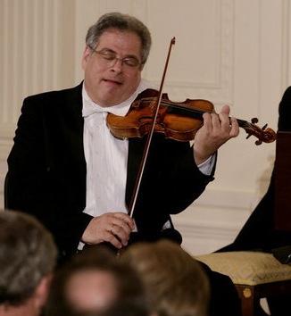 Violinist Itzhak Perlman plays during the entertainment portion of the White House State Dinner in honor on Her Majesty Queen Elizabeth II, Monday evening, May 7, 2007, in the East Room at the White House.