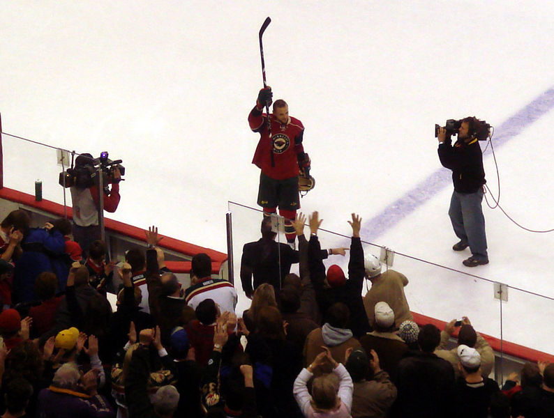 English:   The Minnesota Wild's Marián Gáborík waving to the crowd after his famous December 20, 2007 game against the New York Rangers where he scored five goals and had one assist, making him the first players since to score five or more goals since Sergei Fedorov on December 26, 1996.  The Wild won, 6–3.